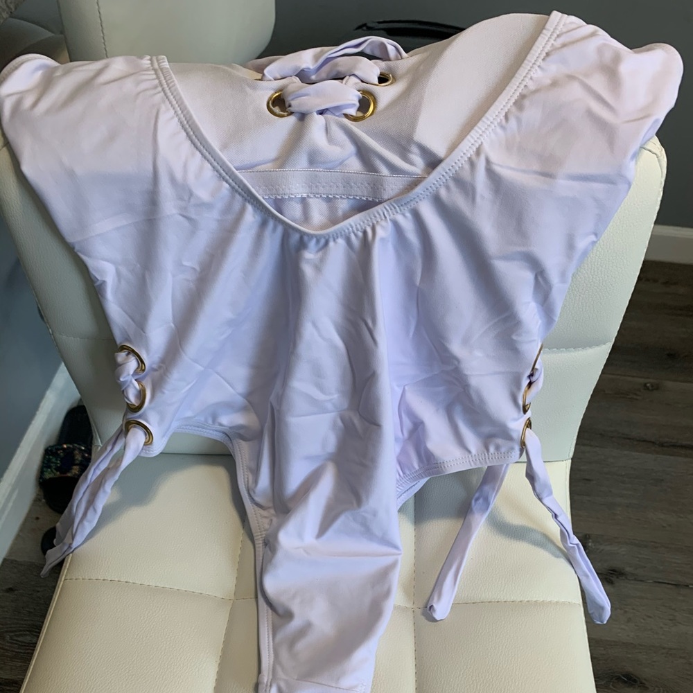 White swimsuit - Picture 4 of 6
